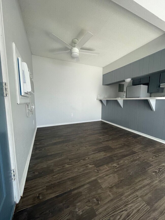 Foto del edificio - 4005 NW Ozmun Ave