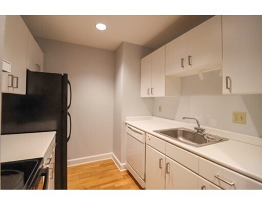 Primary Photo - 4 Clarendon St