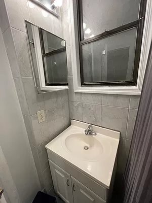 Foto del edificio - 213.5 W 16th St
