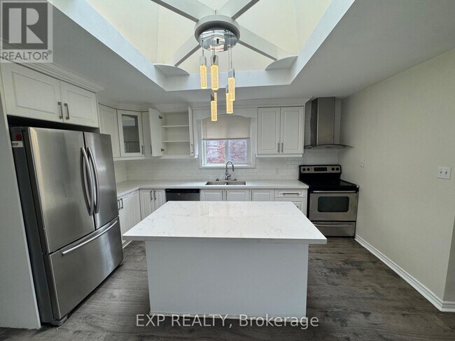 Photo du bâtiment - 97 Central Park Blvd N