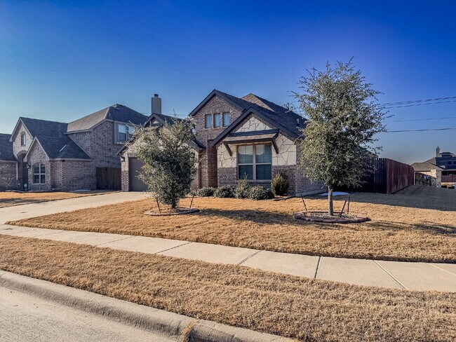 Foto del edificio - Charming 3-Bed Oasis with 2 Baths and Spacious 2045 Sq Ft Living in Burleson ISD!