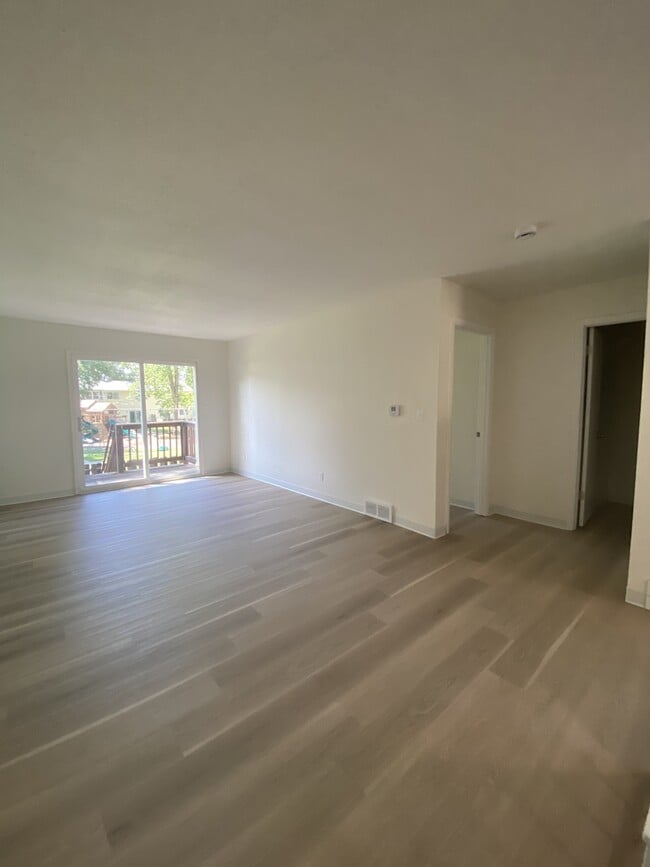 Building Photo - 632 Meadow Pl