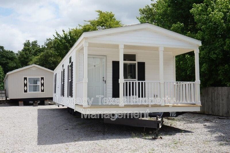 Primary Photo - 800 N Old Betsy Rd