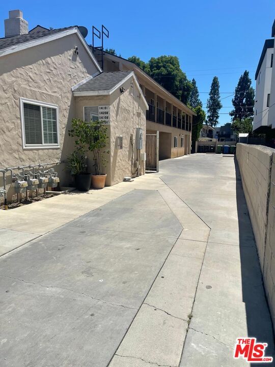 Foto del edificio - 14206 Gilmore St
