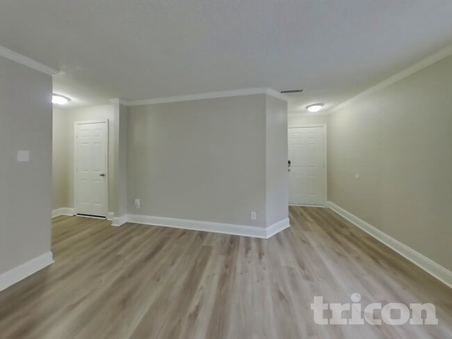 Building Photo - 4518 Connaught W Dr