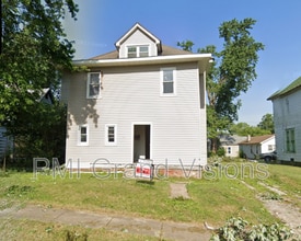 Building Photo - 1205 S Main St