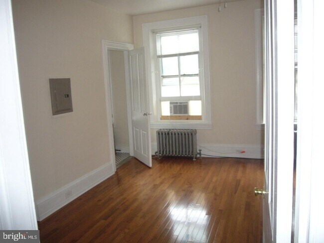 Building Photo - 127 E Gay St