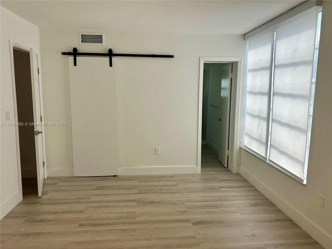 Foto principal - 1075 93rd St