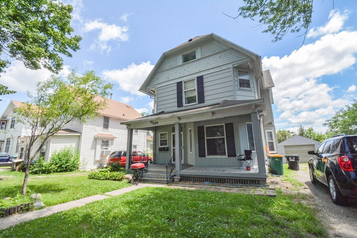 Primary Photo - 209 S Pearl St