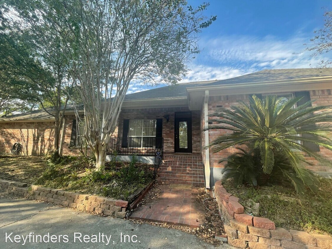 3 br, 2 bath House 4274 Stumberg Lane House Rental in Baton Rouge