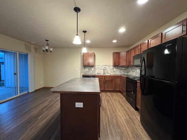 Foto del edificio - 416 S Raymond Ln