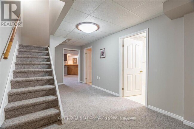 Building Photo - 5 Lavender Way