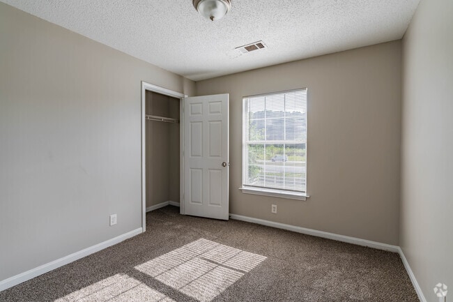 2BR, 1BA - 800SF - First Bedroom - The Overlook at Ashland