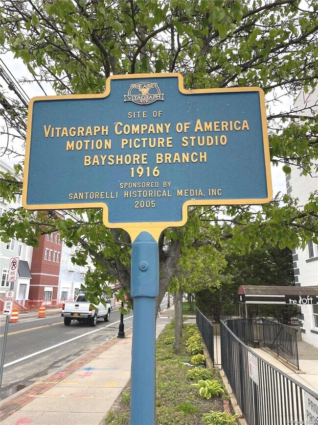 Building Photo - 94 4th Ave