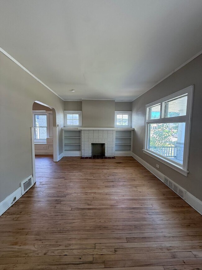 Building Photo - E. 140/kinsman