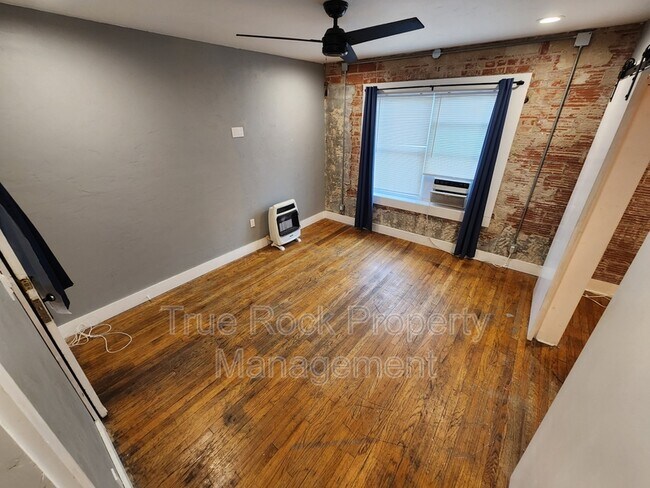 Building Photo - 804 E Main Apt 4