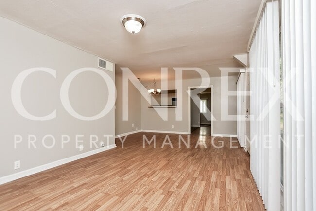 Building Photo - Updated 3 Bedroom in Florissant!