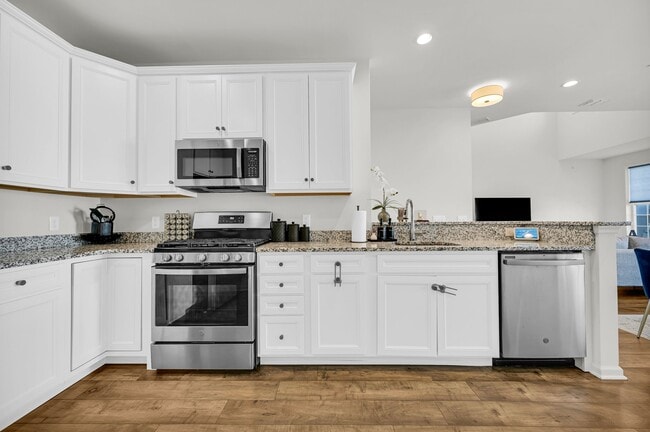 Building Photo - 81 Sequoia Dr