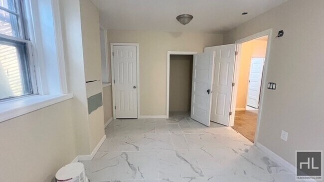 Foto del edificio - 949 E 55th St