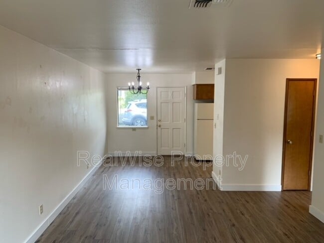 Foto del edificio - 2191 NW N Hill Dr
