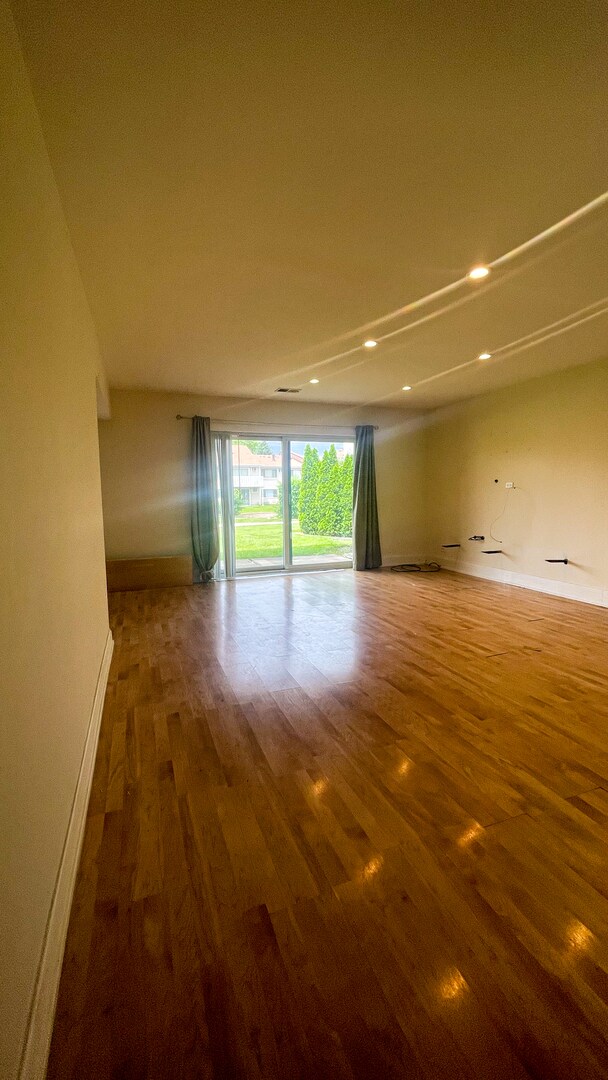 Building Photo - 4000 Bayside Dr