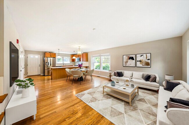 Building Photo - 6 Bates St