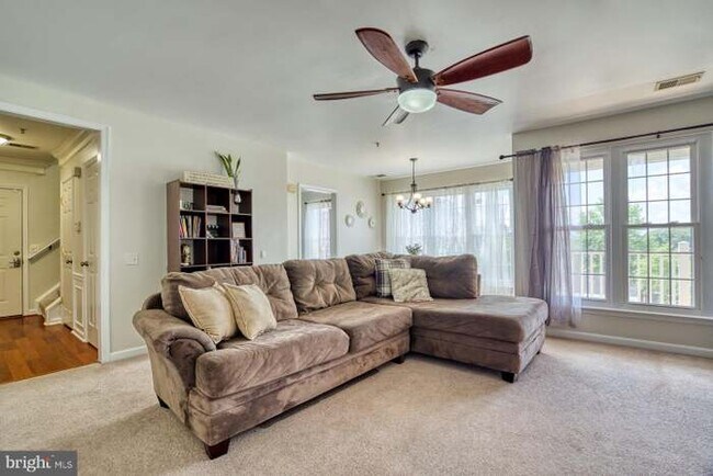 Sala de estar - 8185 Halley Ct