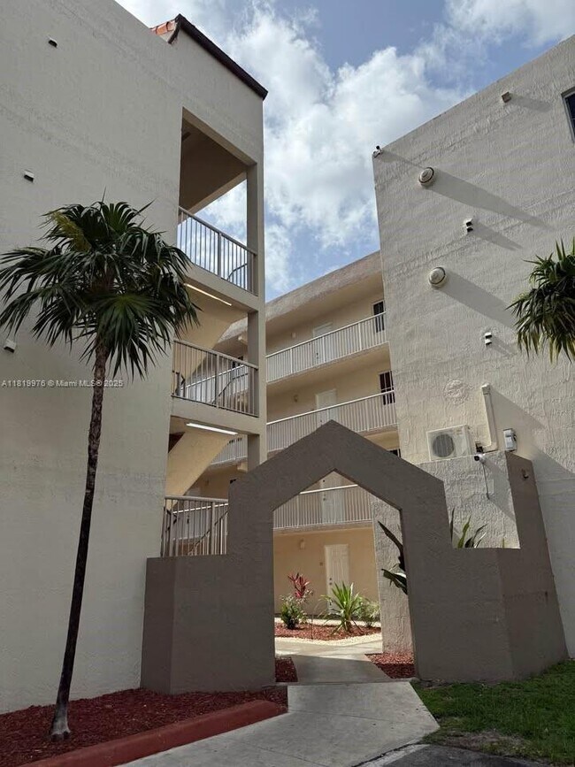 Foto del edificio - 6195 NW 186th St