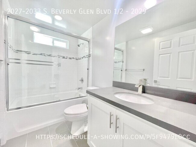 Foto del edificio - 2027-2033 S. Beverly Glen Blvd 1/2-2029