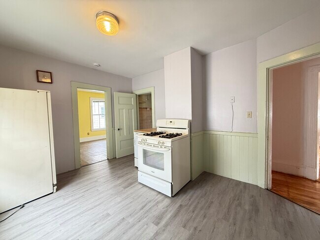 Foto del edificio - 57 Rindge Ave