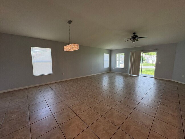 Foto del edificio - 4751 Maplewild Ln.