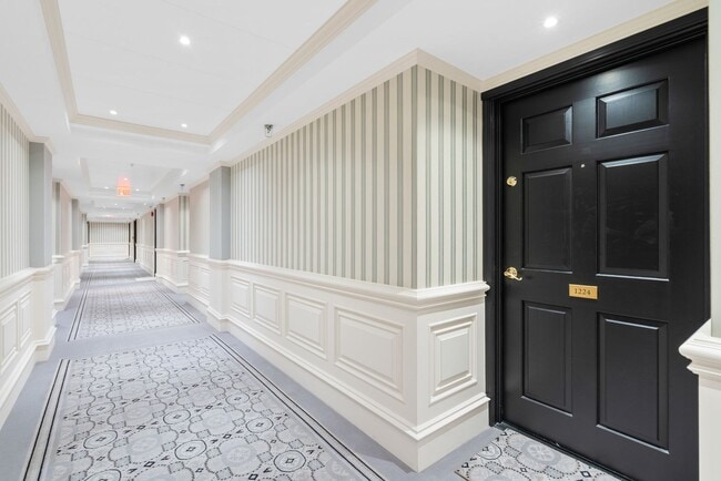 Building Photo - 1 Bed 1 Bath - Penn Quarter Condo - Furnished