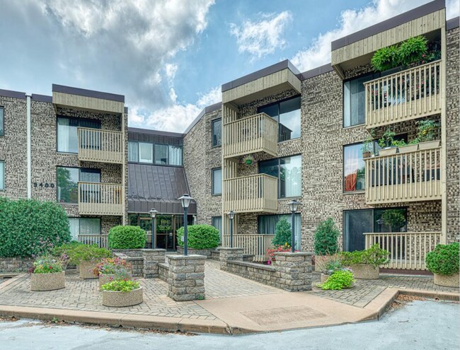 Foto del edificio - 9400 Old Cedar Ave S