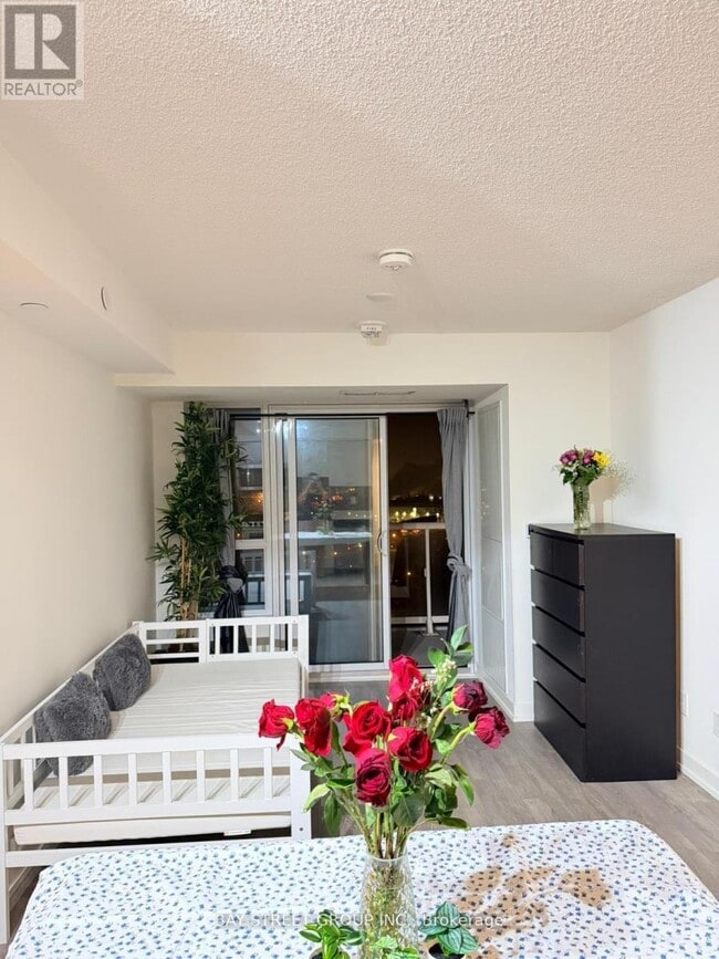 Building Photo - 10 Wilby Crescent