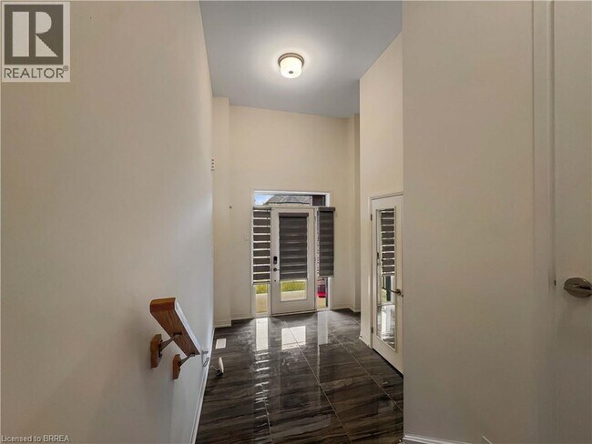 Building Photo - 14 Brewis St