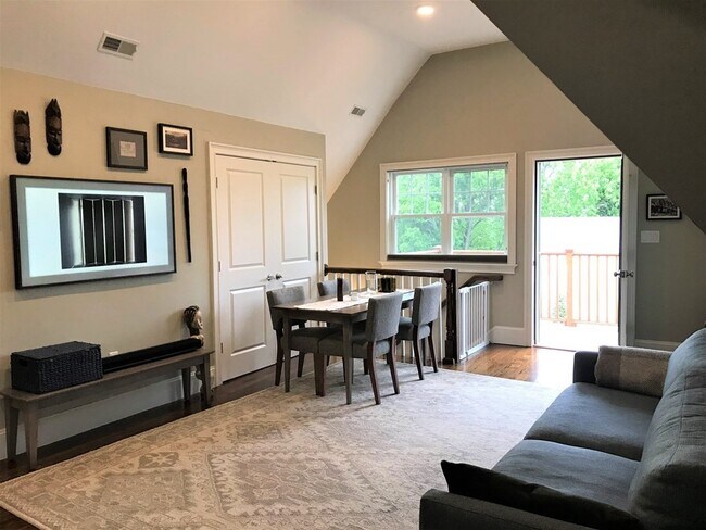 Building Photo - 27 Albion St