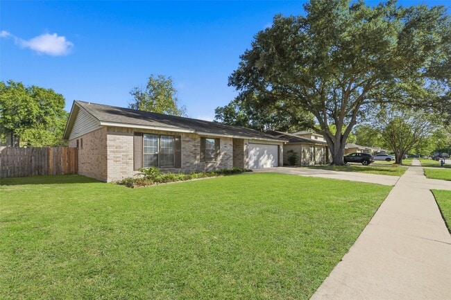 Building Photo - 16318 Cypress Point Dr