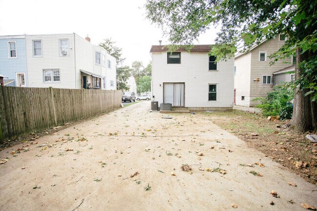 Building Photo - 12 W Wayne Terrace