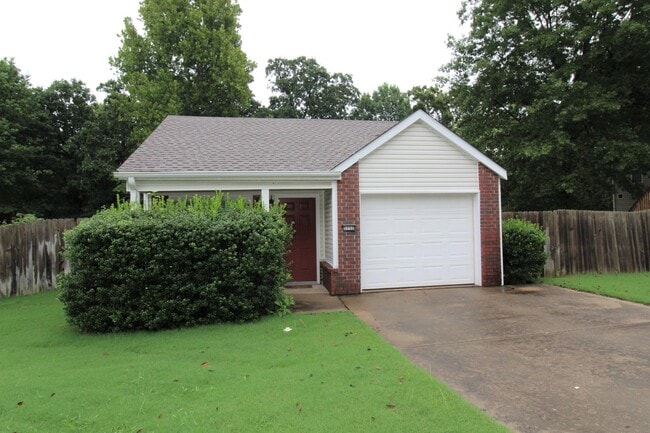 Building Photo - 3152 Parkway Dr