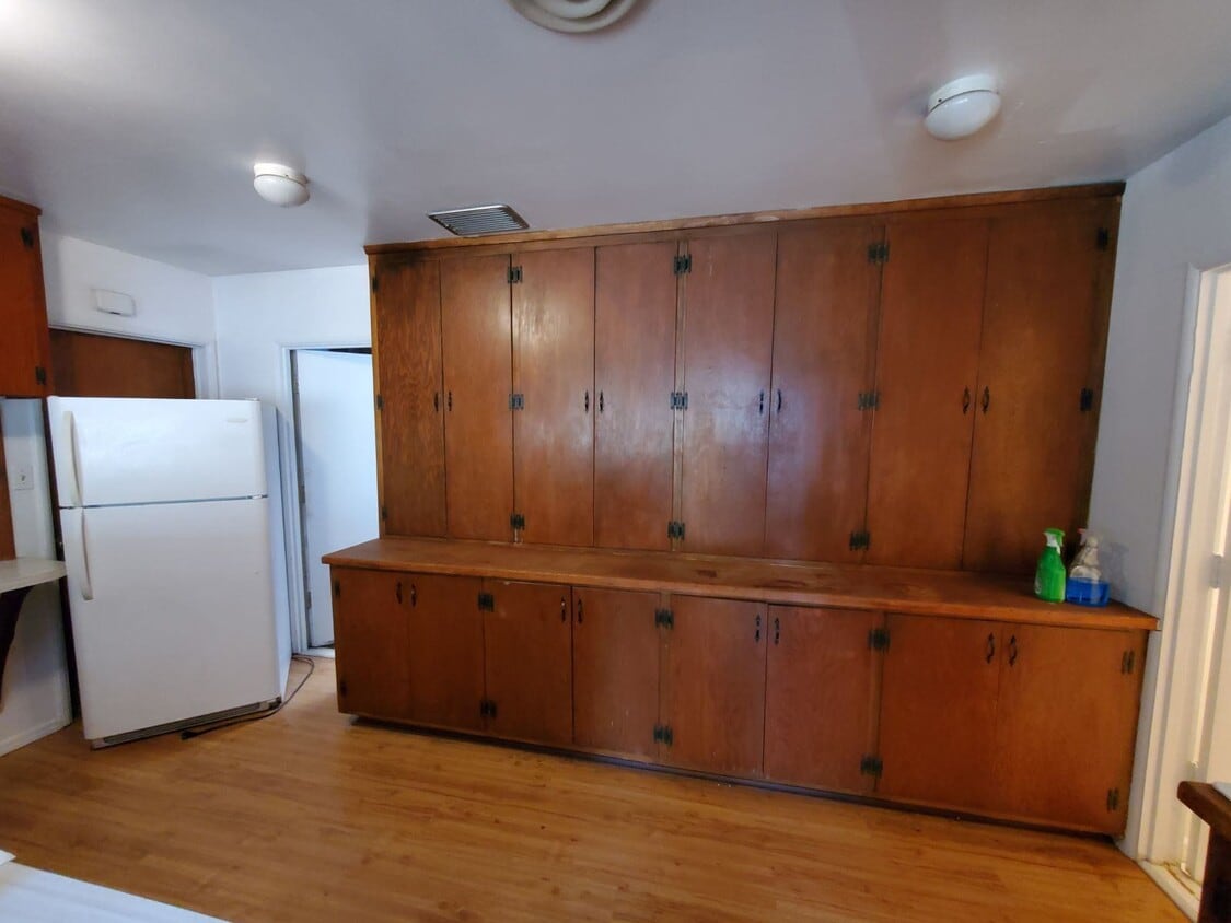 5955 Corbin Ave Unit North, Tarzana, CA 91356 Apartments in Tarzana