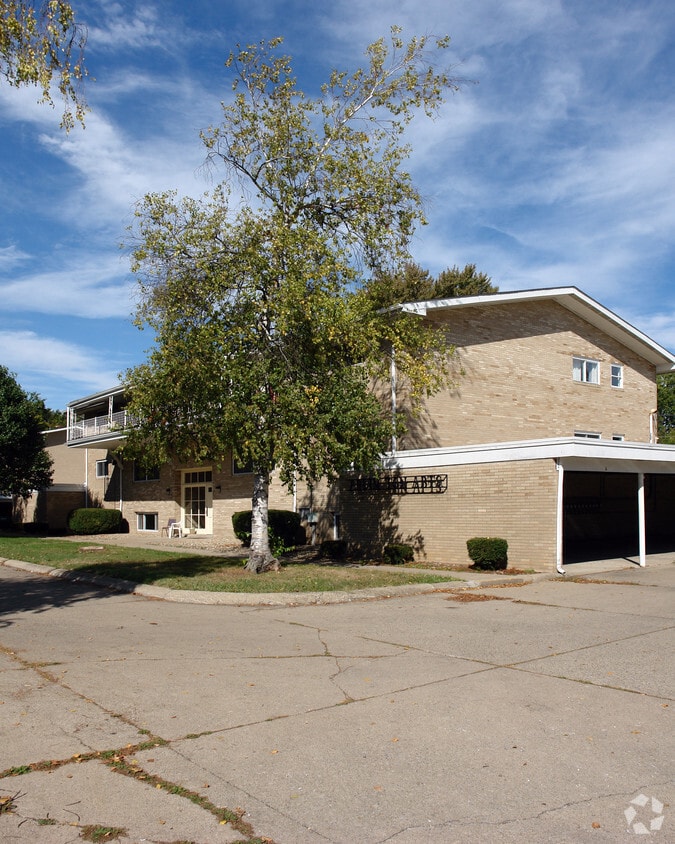 The Arlington Apartments Rentals in Wooster at 640 Arlington Dr Wooster