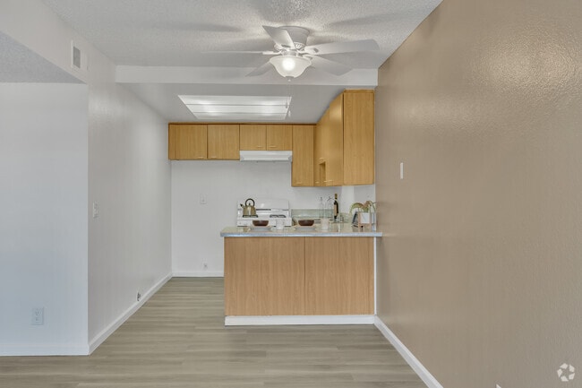 2 habitaciones, 1 baño, 850 pies cuadrados, área de comedor - Regency Apartments