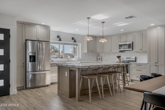 Foto del edificio - 4824 W Waltann Ln