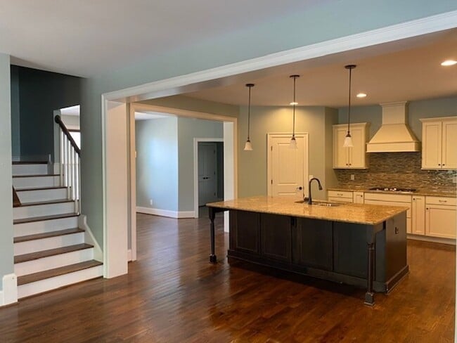 Building Photo - 1352 Legendary Ln