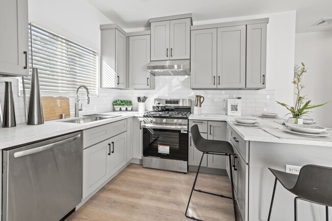 Foto del edificio - Showing Times: Every Wednesday 2:30PM - 3:30PM  & Every Saturdays 3:00PM - 4:00PM