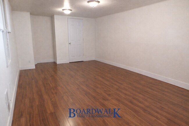 Foto del edificio - 2725 Lake St