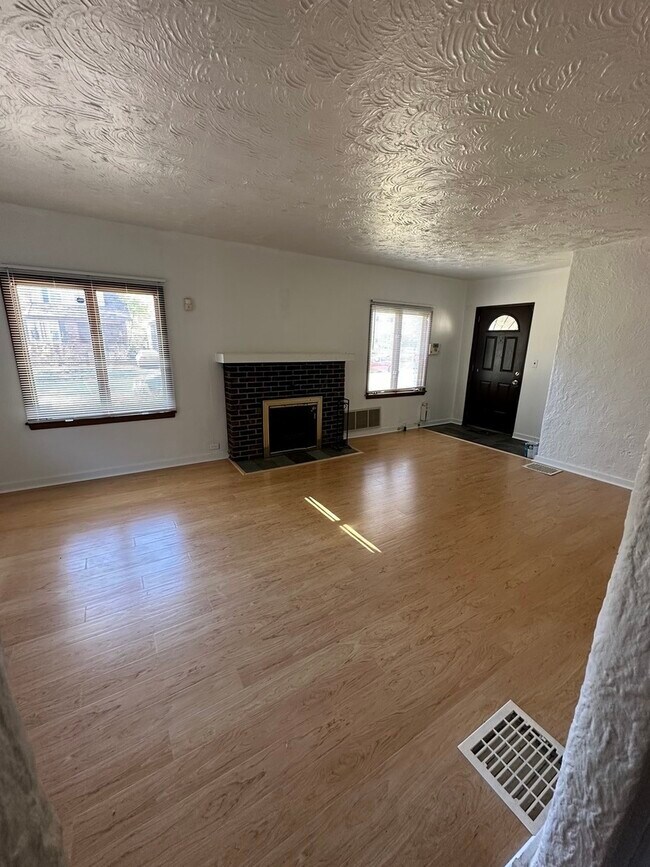 Foto del edificio - 13821 S State St