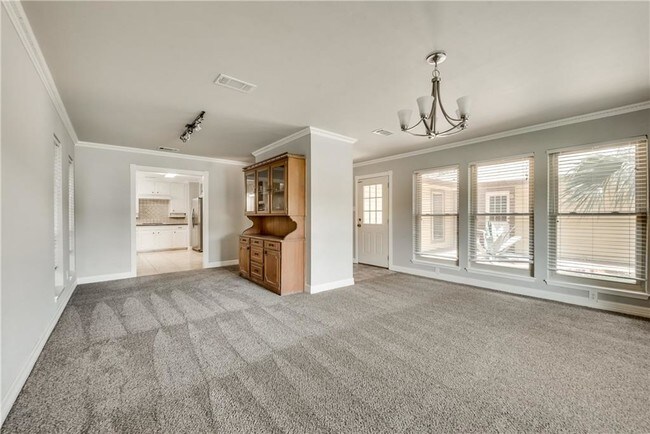 Building Photo - 200 Plainview Dr
