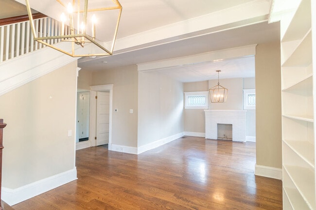 Foto del edificio - 221 E Burke St