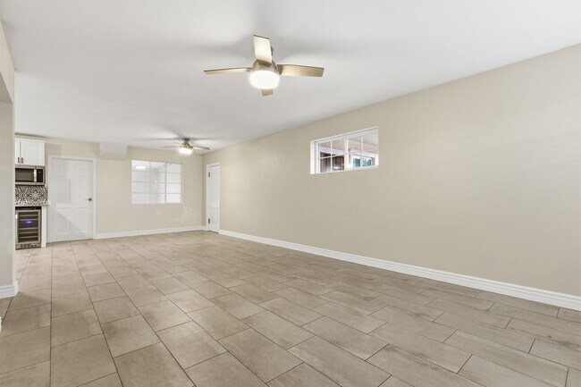 Foto del edificio - 1901 N 48th Pl